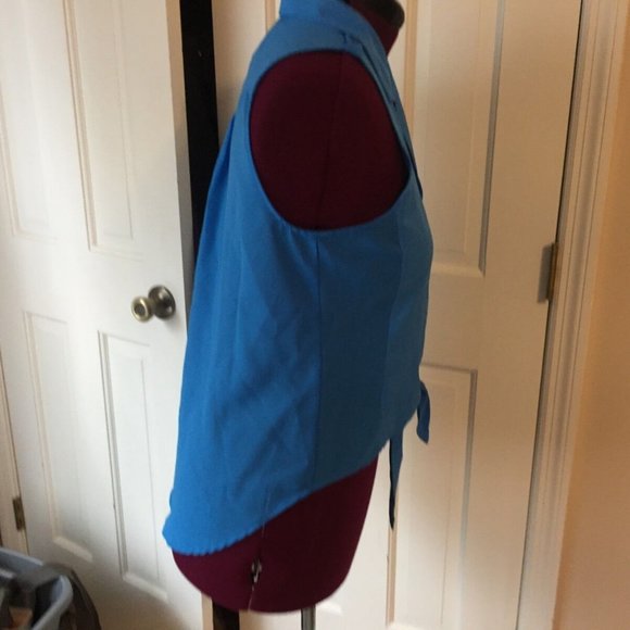 TRUE FREEDOM JUNIOR'S SIZE XL BLUE SLEEVELESS BLOUSE. - Picture 2 of 3